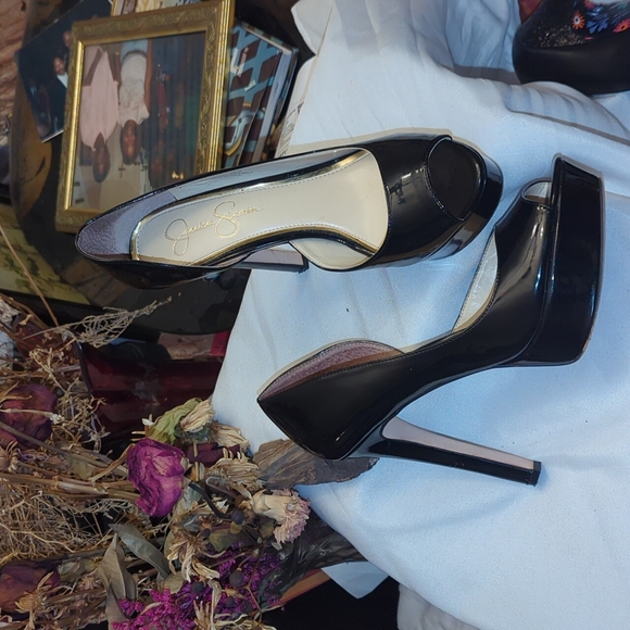 Jessica Simpson Sexy black patent leather heels - Picture 4 of 9